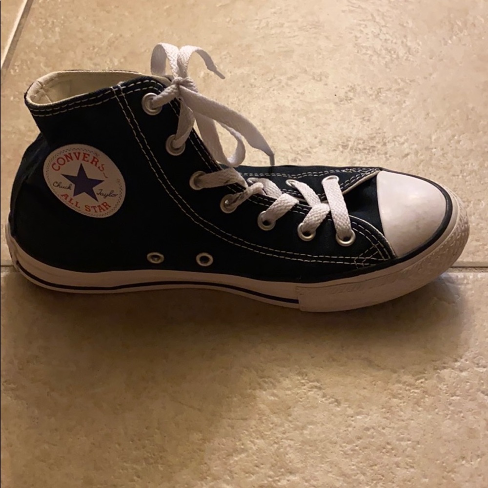 Black KIDS size 2.5 Converse shoe